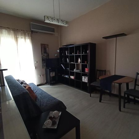 Modern Apartment, 5΄ Walk From Central Metro Station Atina Dış mekan fotoğraf