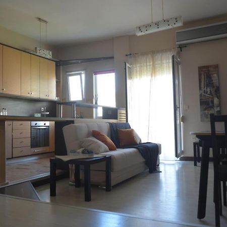 Modern Apartment, 5΄ Walk From Central Metro Station Atina Dış mekan fotoğraf