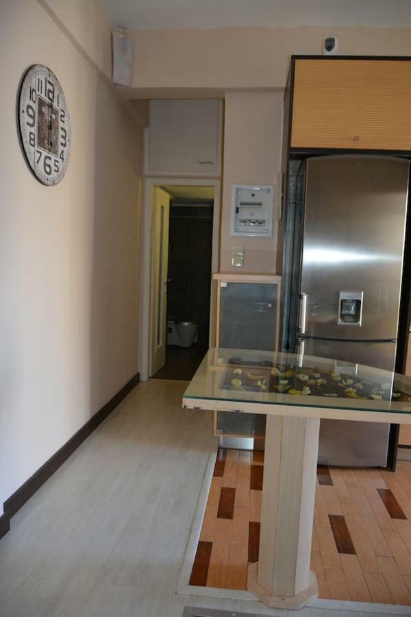 Modern Apartment, 5΄ Walk From Central Metro Station Atina Dış mekan fotoğraf