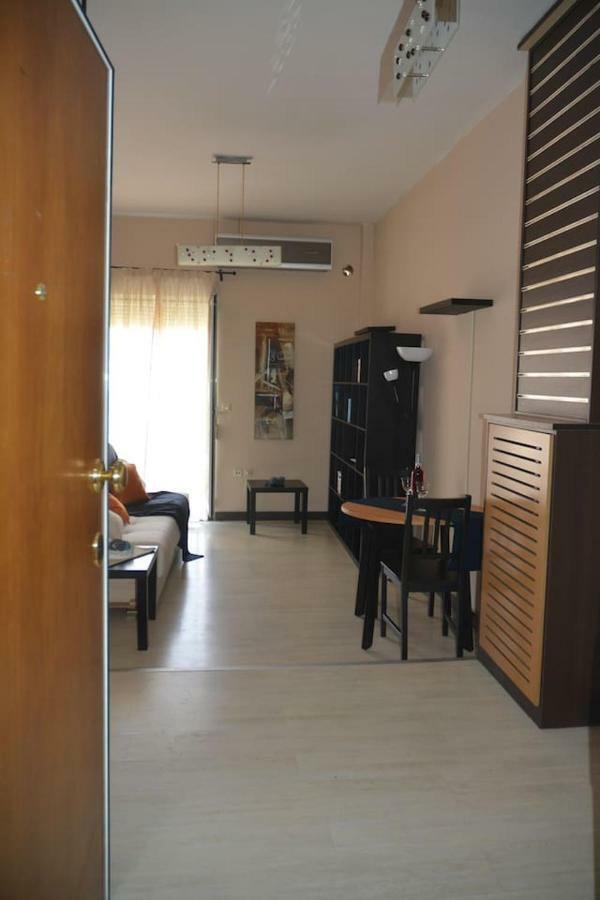 Modern Apartment, 5΄ Walk From Central Metro Station Atina Dış mekan fotoğraf